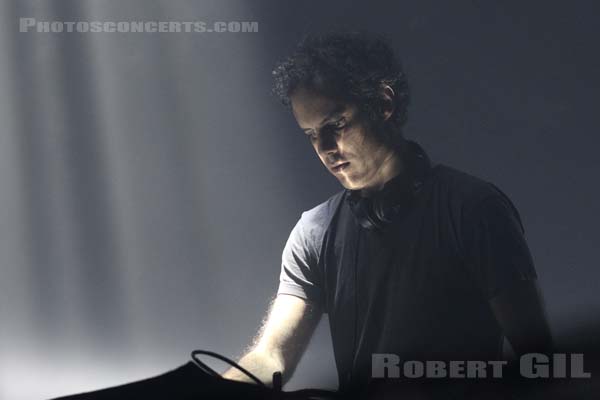 FOUR TET - 2015-10-30 - PARIS - Grande Halle de La Villette - 